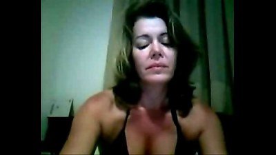 coroa gostosa se masturbando na webcam de bathing suit